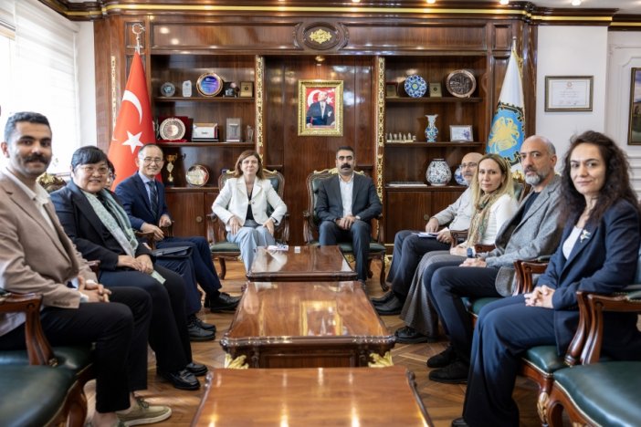 in-buyukelcisinden-dbbye-ziyaret.jpg