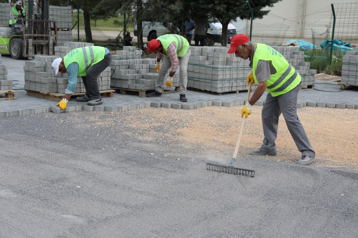 kuyu-mahallesinde-kilitli-parke-tasi-doseme-calismasi-2.jpeg