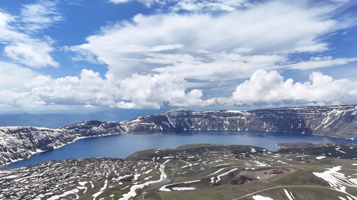 nemrut-kraterinde-iki-mevsim-bir-arada-2.jpg