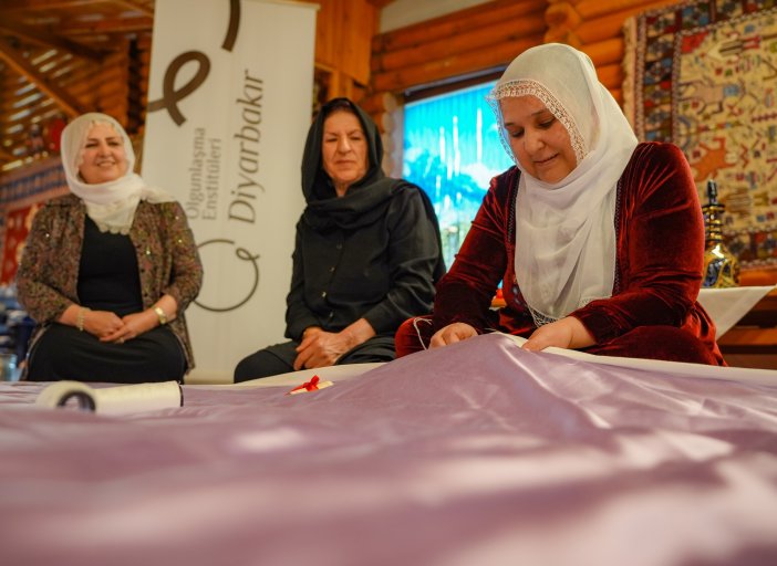 diyarbakirda-damat-yorgani-kaplama-gelenegi-canlandirildi-1.jpg
