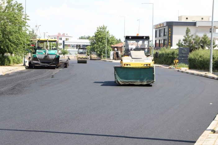 kentin-yol-agi-sicak-asfaltla-yenileniyor-3.jpeg