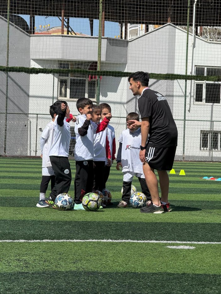 ajax-academyden-sert-yanit-biz-isimizi-sahada-yapiyoruz-2.jpeg
