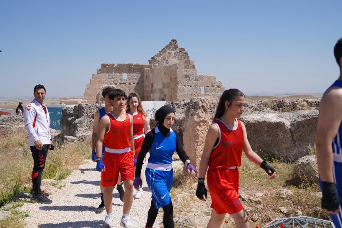 diyarbakirin-tarihi-boksla-bulustuxz-2.jpeg