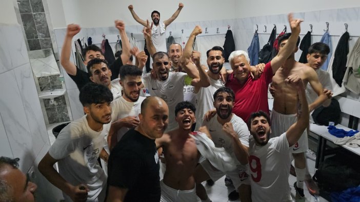 sur-belediyespor-sampiyon-olarak-bal-2.jpeg