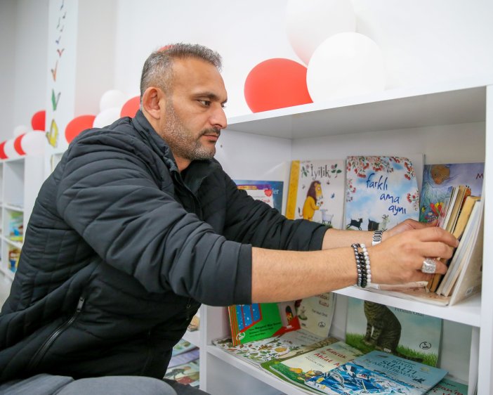 diyarbakirli-egitim-gonullusu-onlarca-okula-kutuphane-kazandirdi-2.jpg