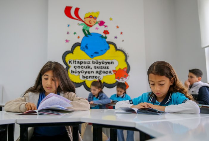 diyarbakirli-egitim-gonullusu-onlarca-okula-kutuphane-kazandirdi-3.jpg