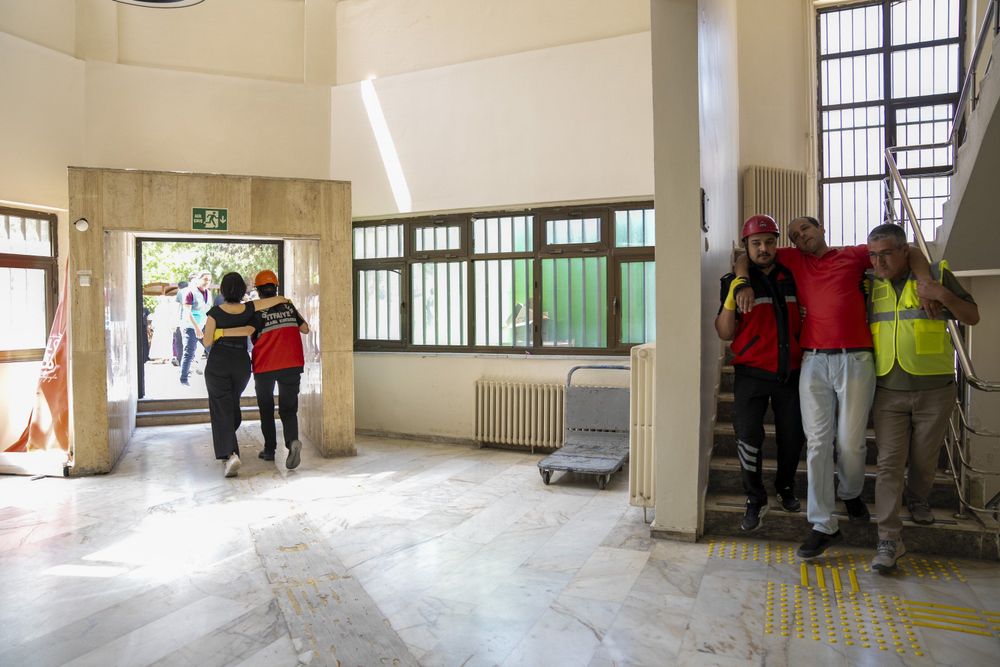 diyarbakir-buyuksehir-belediyesi-binasinda-deprem-ve-yangin-tatbikati-3.jpg