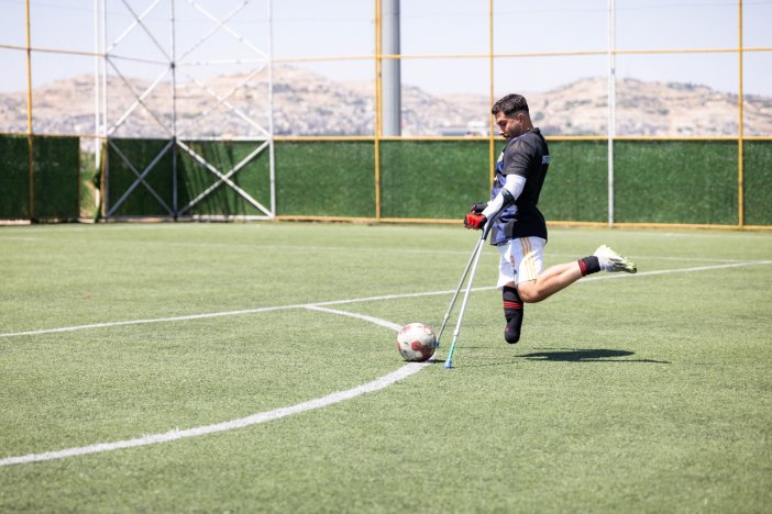 depsas-enerji-futbolculari-ay-yildizli-forma-mutluluguxz.jpeg