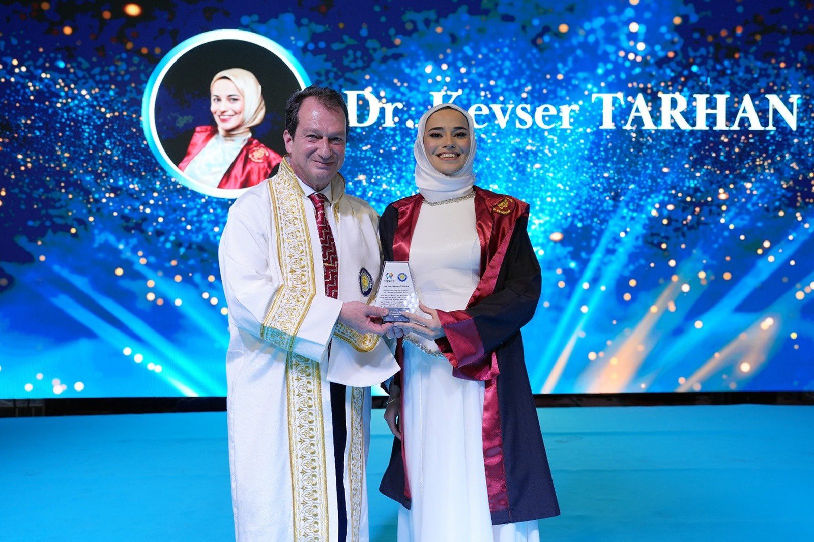 dicle-universitesi-tip-fakultesi-304-yeni-hekim-mezun-etti-2.jpg