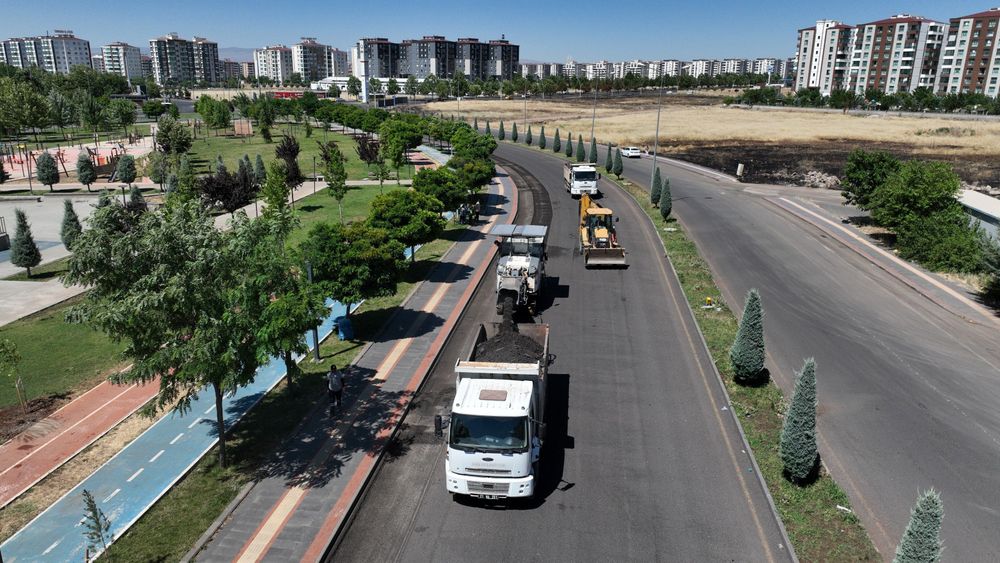 baglarda-10-yildir-hizmet-gormeyen-yollar-yenileniyor-2.jpg