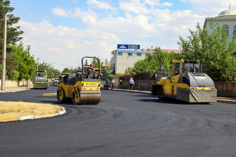 baglarda-10-yildir-hizmet-gormeyen-yollar-yenileniyor.jpeg