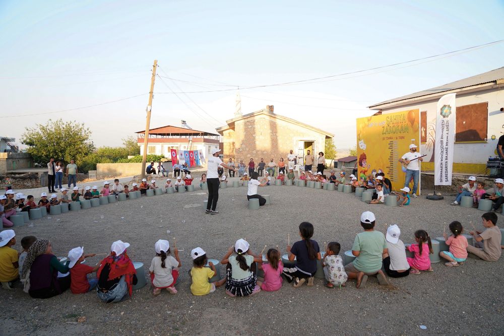 gezici-atolye-ile-cocuklar-muzikle-bulusacak-mahallelerinde-konser-verecek-2.jpg