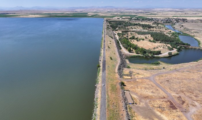 devegecidi-baraj-golunden-su-tahliye-edildi-1.jpg