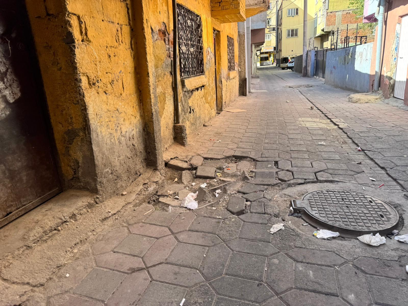 baglarda-kaldirimlar-ve-parke-taslari-alarm-veriyor-docx2.jpeg