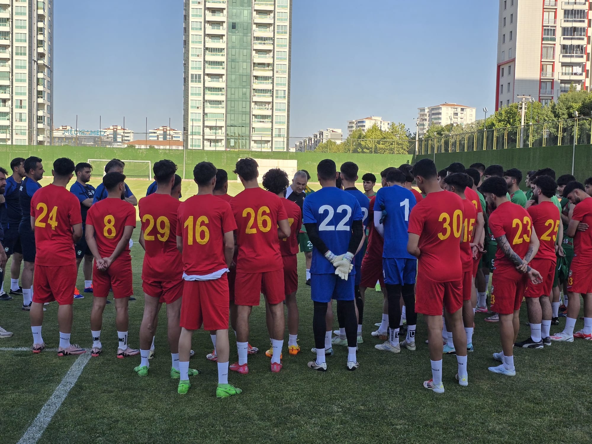 amedspor-paf-takimi-erzurum-kampina-gidiyor-1.jpg
