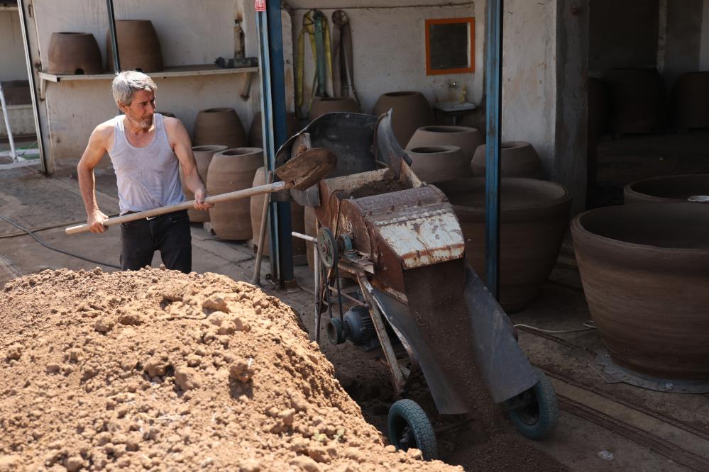 toprak-saman-ve-keci-kiliyla-yapilan-tandirlar-18-yila-kadar-dayaniyor-2.jpg