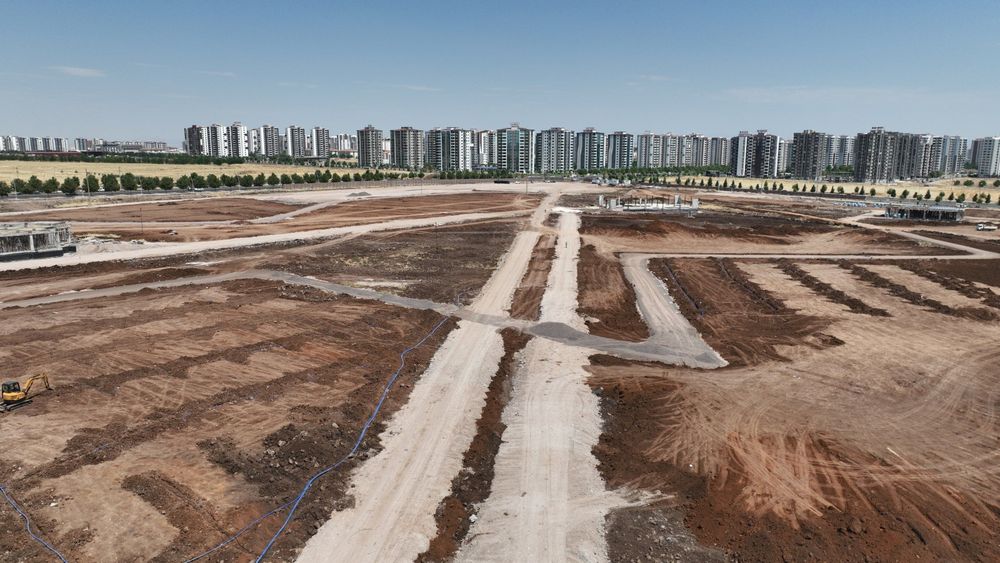 mezopotamya-kent-parkinda-calismalar-es-zamanli-suruyor-3.jpg