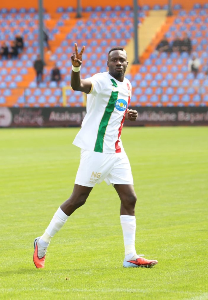 mbaye-diagne-amedsporda-ikinci-baharini-yasadi-4.jpeg