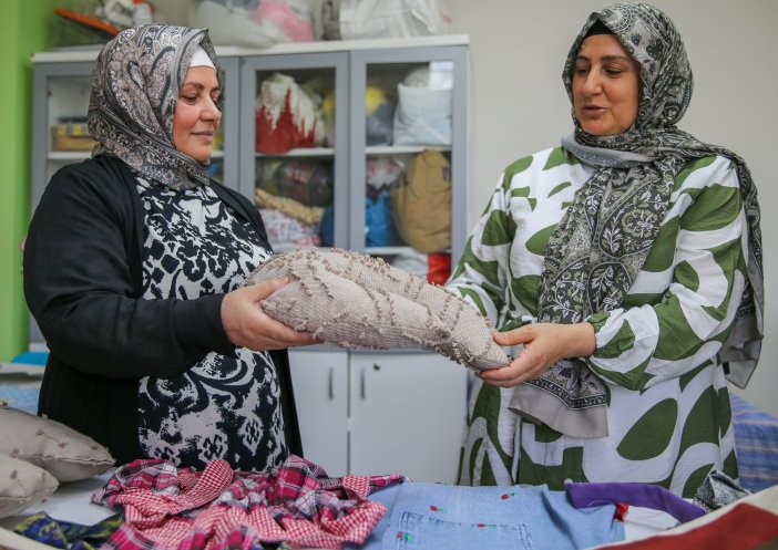 diyarbakirda-atik-perde-kumaslari-cesitli-urunlere-donusturuluyor-3.jpg