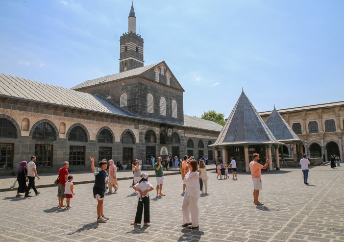 diyarbakir-16-yil-sonra-super-lig-heyecaniyla-misafirlerini-agirlamaya-hazirlaniyor-4.jpg
