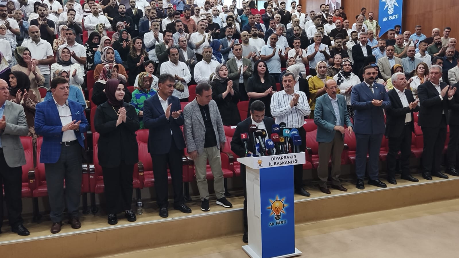 ak-parti-diyarbakir-1.jpg
