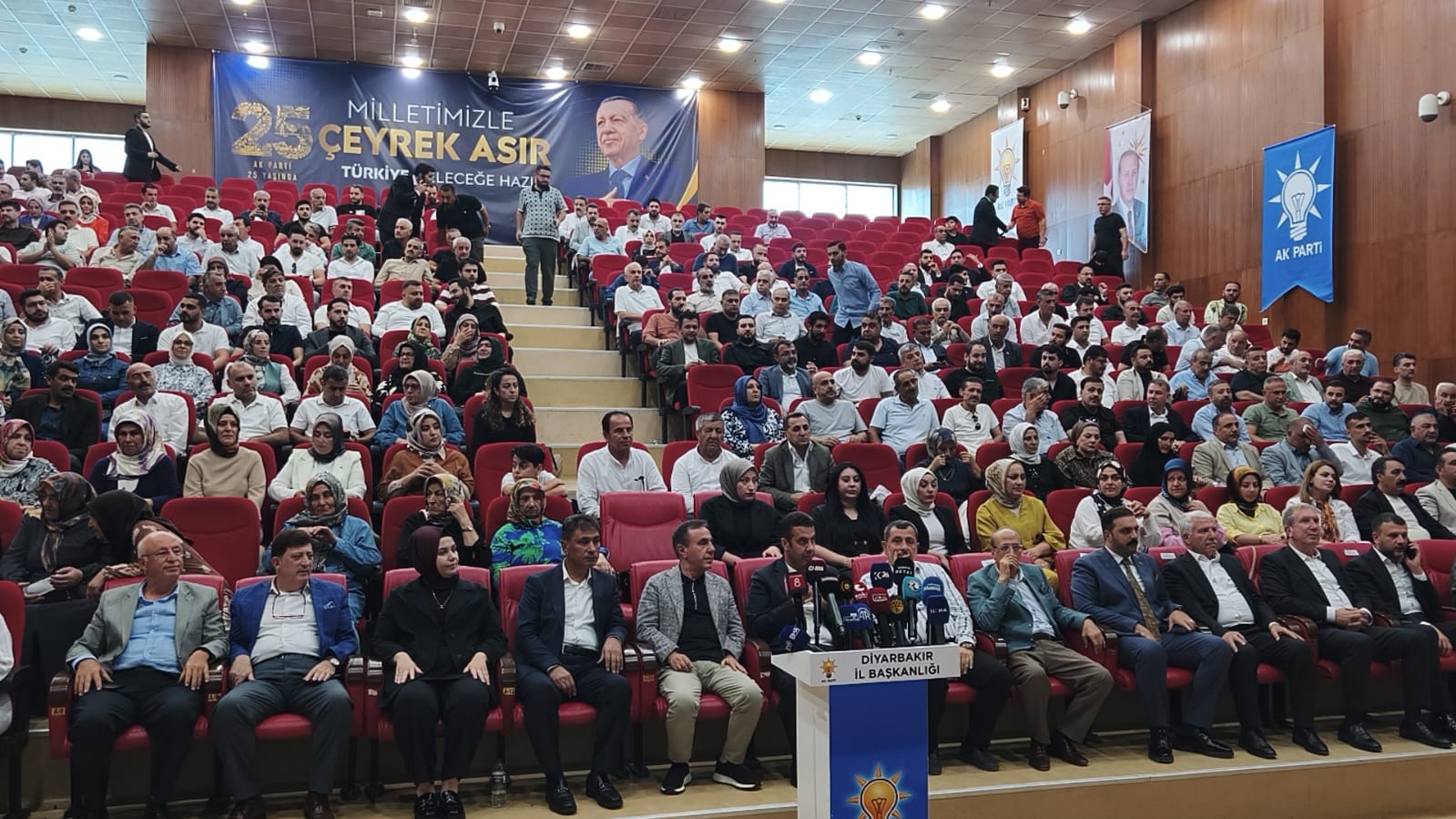 ak-parti-diyarbakir-3.jpg