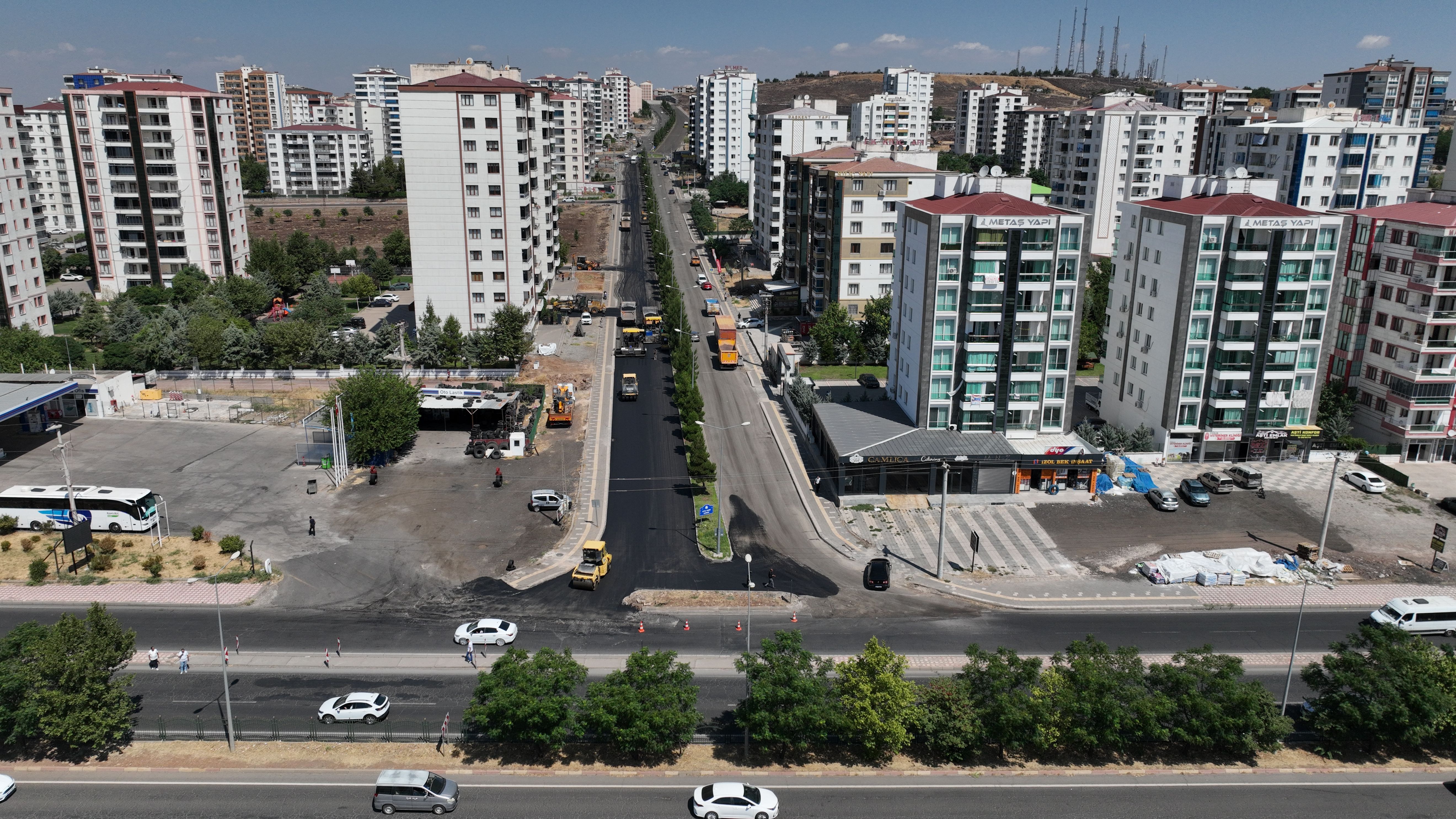 kayapinarda-6-caddeye-42-bin-ton-sicak-asfalt-serilecek-3.jpg