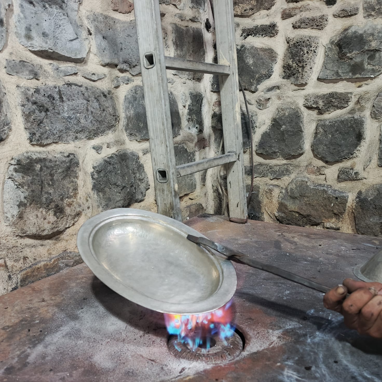 diyarbakirda-ciraksiz-kalan-zanaat-kalaycilik-7.jpg