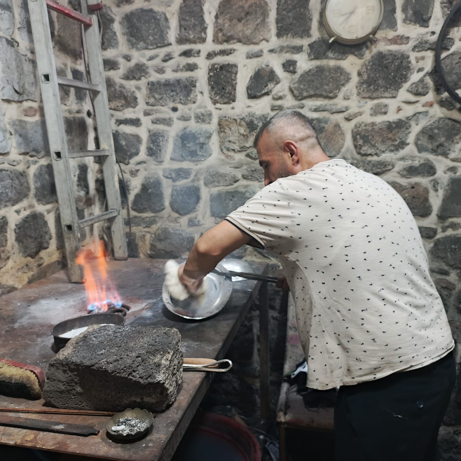 diyarbakirda-ciraksiz-kalan-zanaat-kalaycilik-8.jpg
