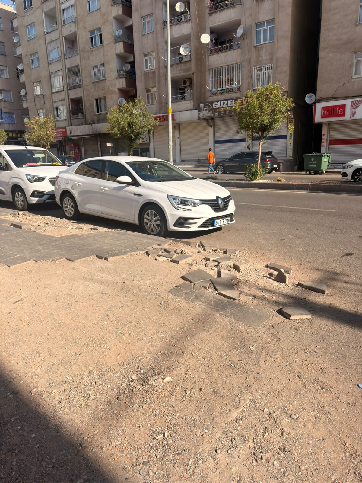 baglarda-bozuk-kaldirimlar-ve-temizlik-sorunu-3.jpeg
