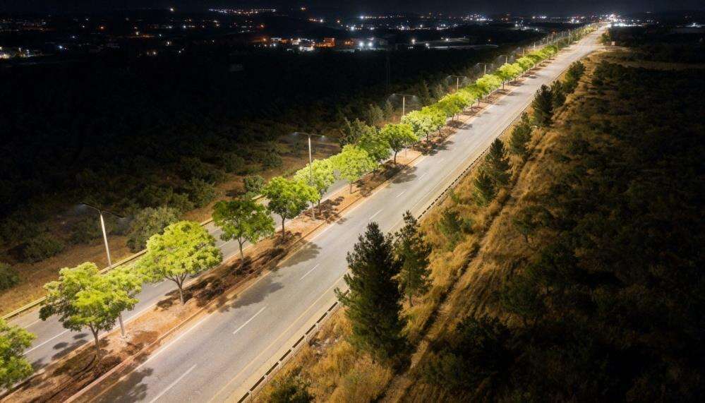 18-kilometrelik-yola-472-yeni-aydinlatma-diregi