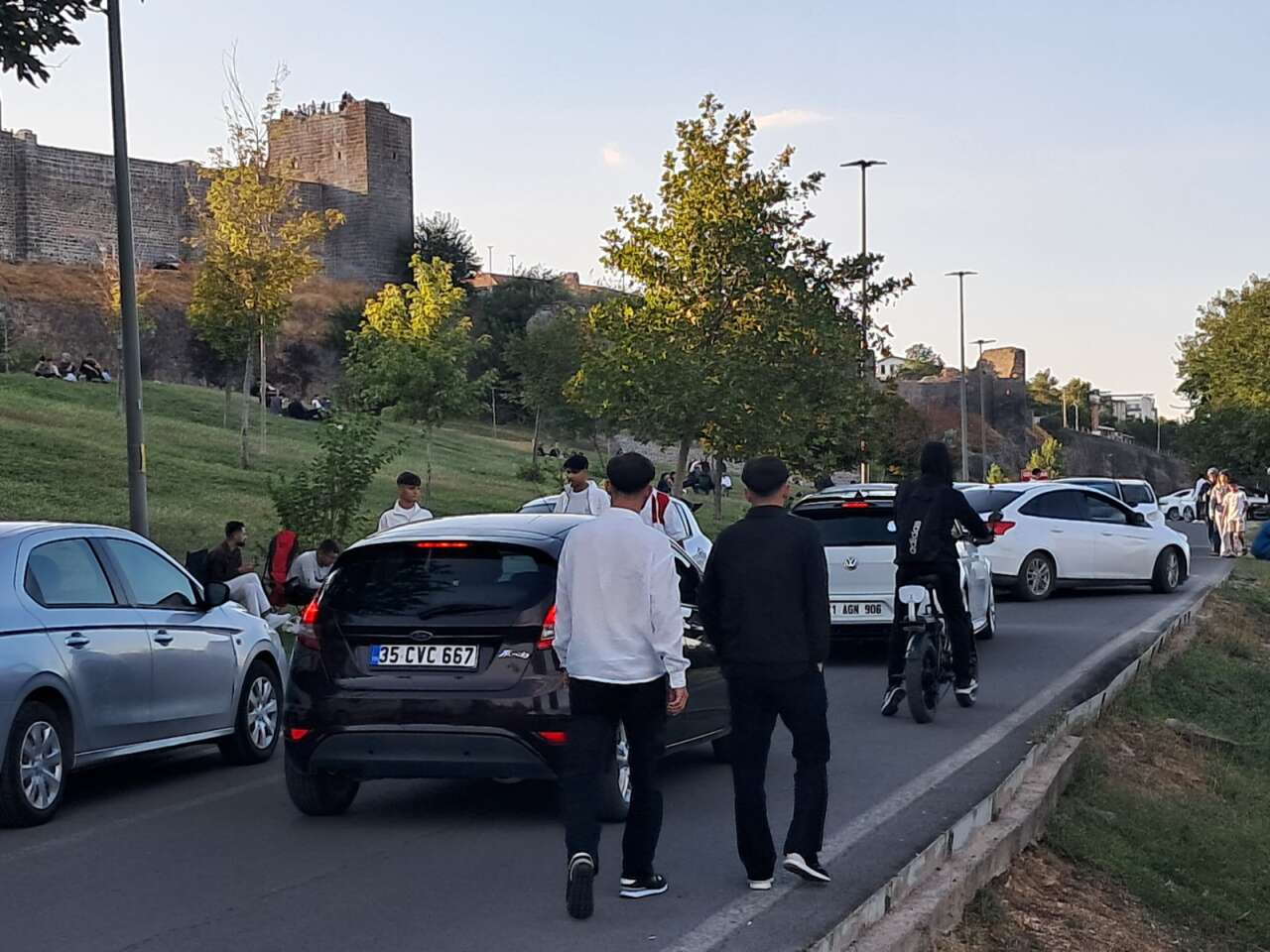 diyarbakirda-yayalarin-urktugu-yol-7