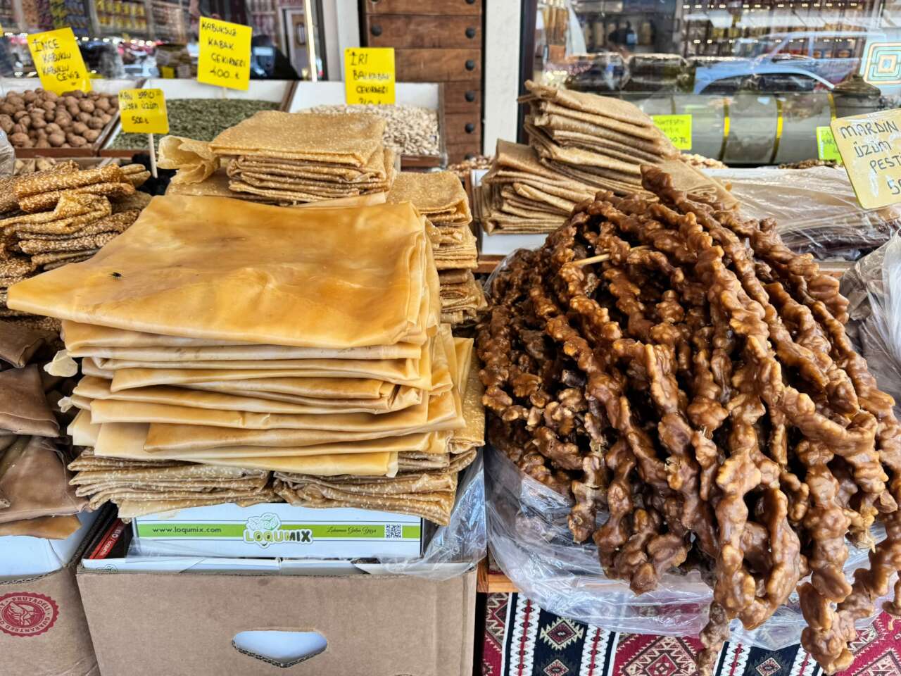 cevizli-sucuk-ve-pestil-tezgahlarda-yerini-aldi-4