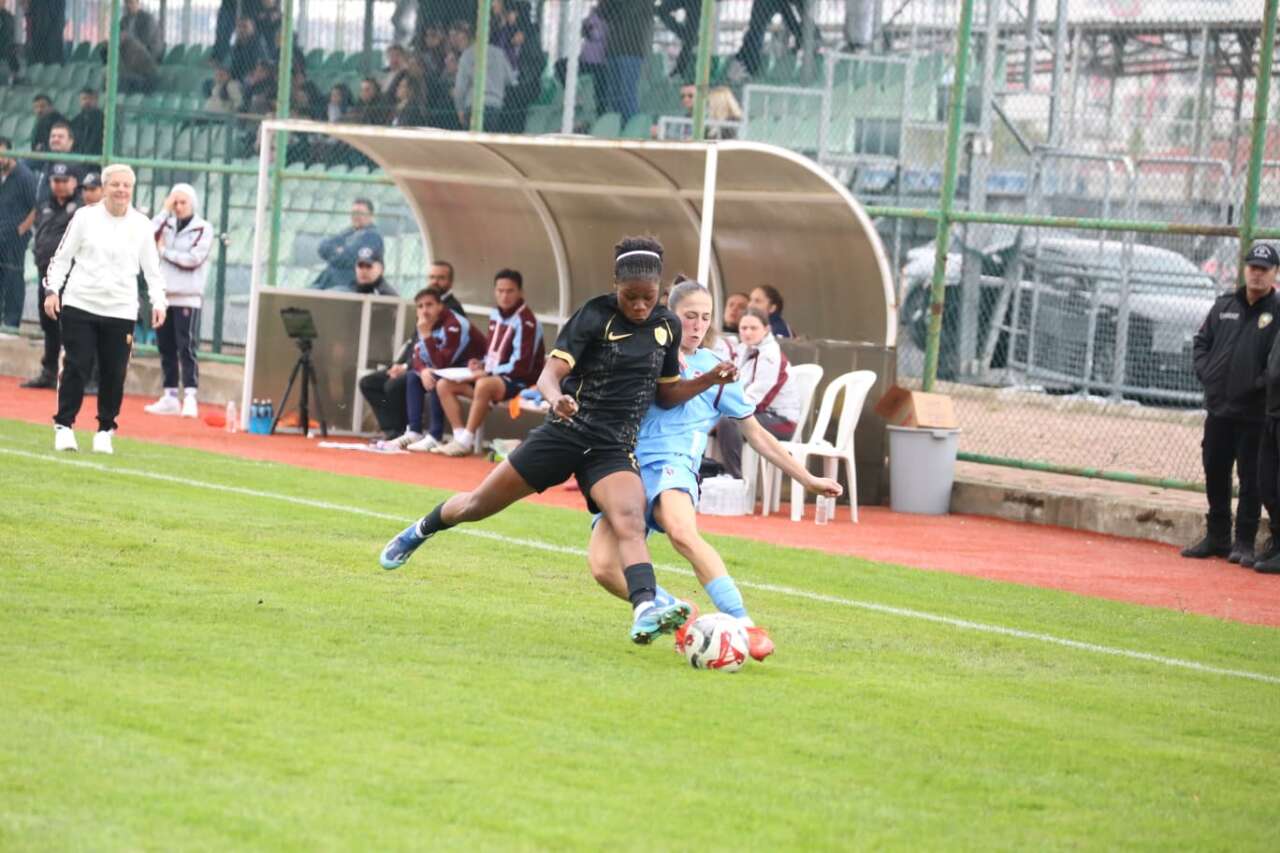 amedspor-kadin-2
