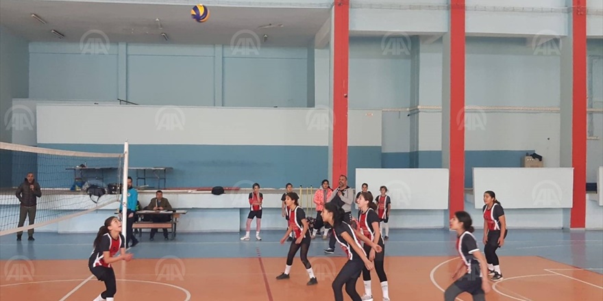 batmanda-koy-okulu-voleybol-turnuvasi-sampiyonu-(3).jpg