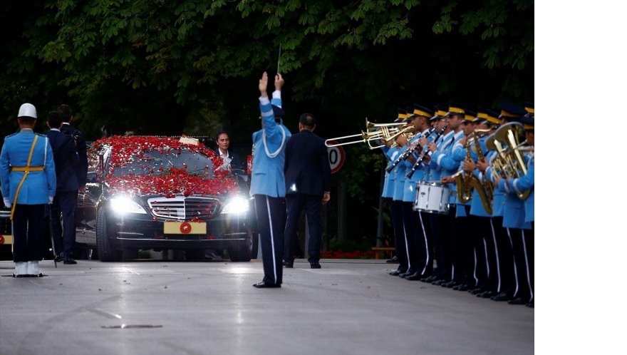 cumhurbaskani_erdogani_boyle_karsiladilar_1531145370_5192.jpg