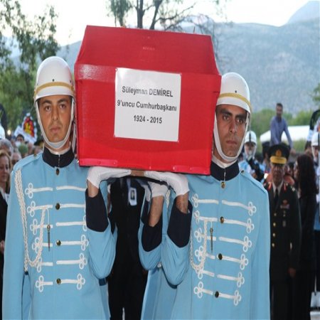 demirel-topraga-verildi1.jpg demirel-topraga-verildi1.jpg