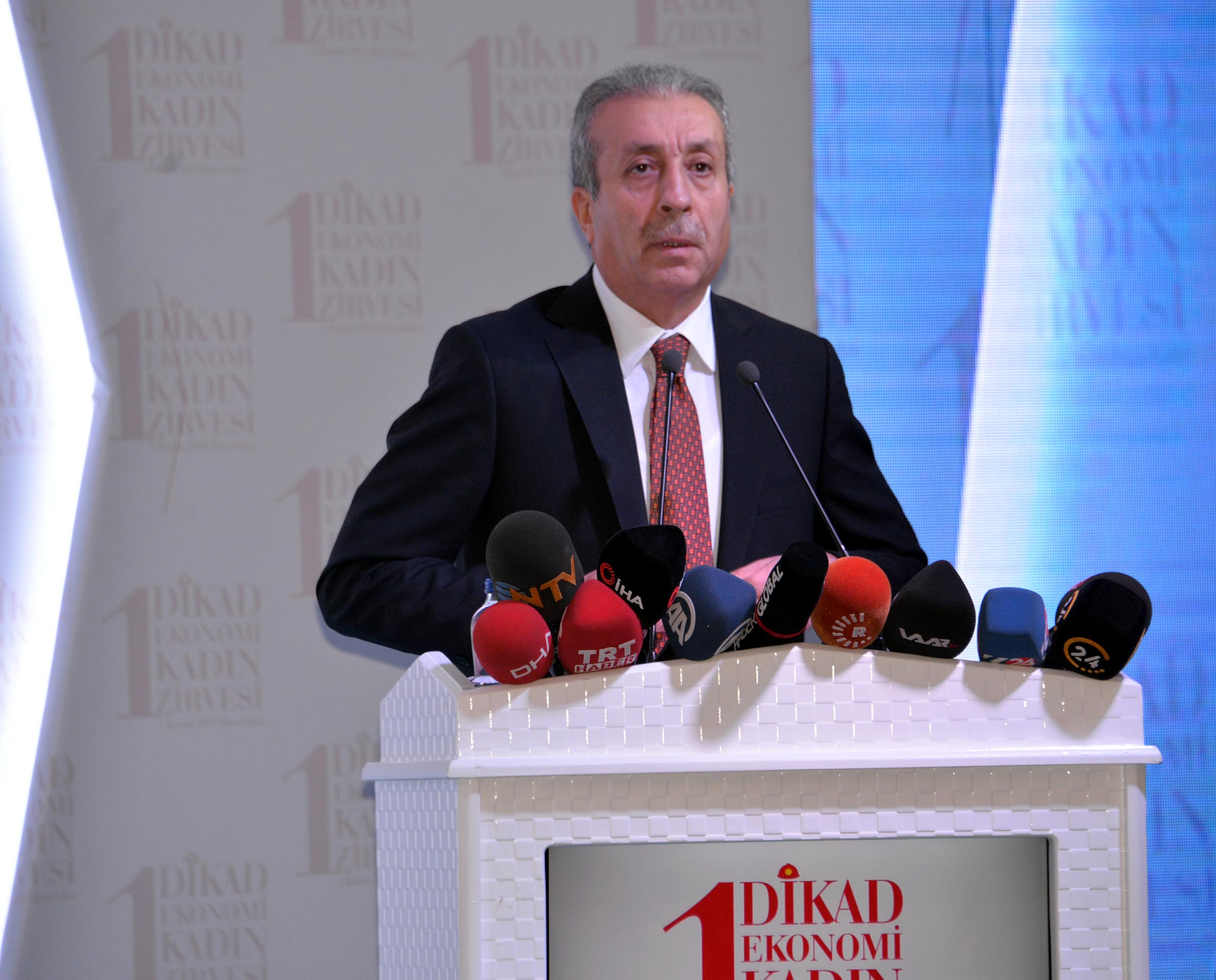 dikadin-ekonomi-ve-kadin-zirvesi-is-dunyasini-diyarbakirda-bulusturdu_1397_dhaphoto5.jpg