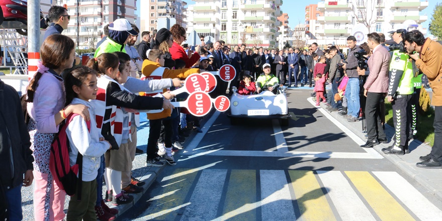 diyarbakir’da-trafik-egitim-parki-acilisi-(2).jpg