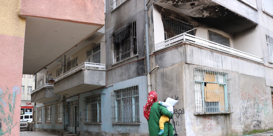 diyarbakir’da-yangindan-canlarini-zor-kurtaran-aile-yardim-bekliyor-(2).jpg
