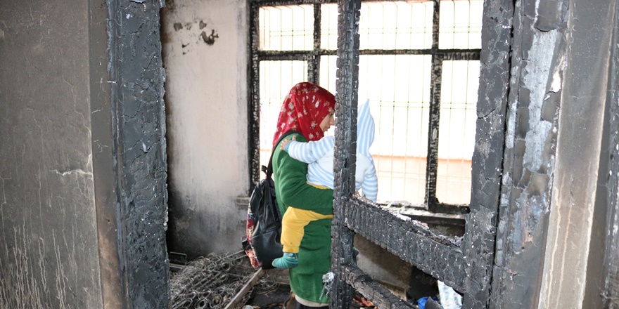 diyarbakir’da-yangindan-canlarini-zor-kurtaran-aile-yardim-bekliyor-(3).jpg