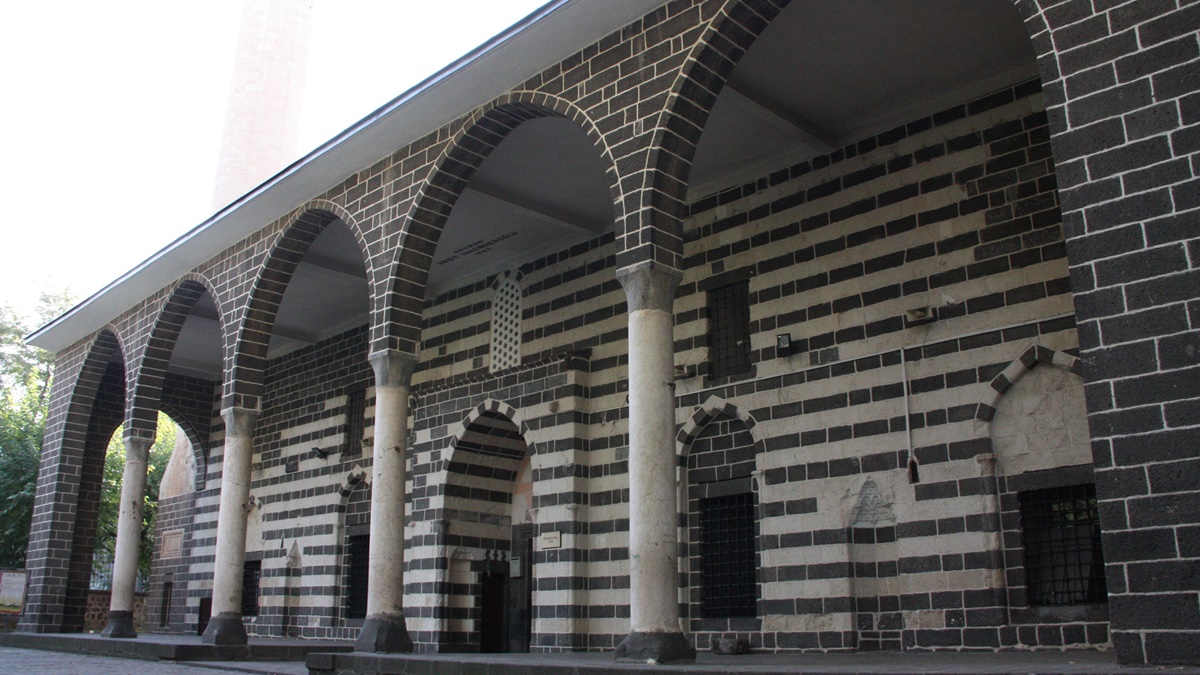 diyarbakir-hirsizlik-cami.jpg