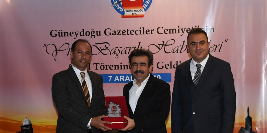guneydouu-gazeteciler-cemiyeti-odul-toreni-(1).jpeg