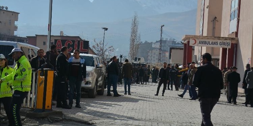hakkari’de-ogrenci-servisi-kaza-yapti-(2).jpg