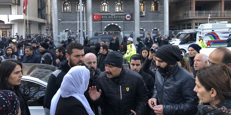 hdp’li-sur-belediye-esbakani’nin-gozaltina-alinmasina-diyarbakir-barosu’ndan-tepki-(2).jpg