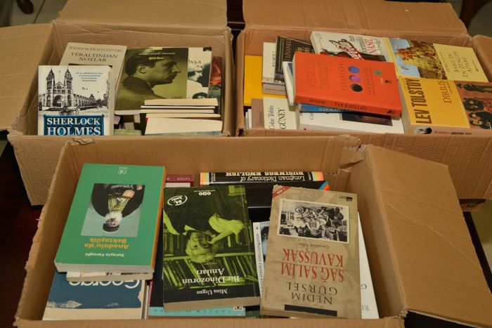kitap-bagislari-devam-ediyor.jpg