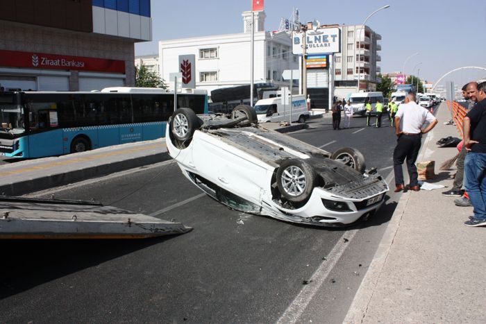 sanliurfa-karayolunda-trafik-kazasi-5-yarali-001.jpg