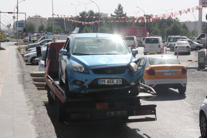 sanliurfa-karayolunda-trafik-kazasi-5-yarali.jpg