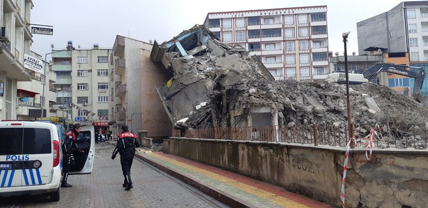 siirt’teki-bina-yikimindan-faciaya-ramak-kaldi-(4).jpg