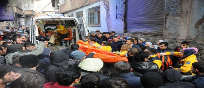 sur-da-eve-roket-isabet-etti-yaralilar-var-8026620_5881_m.jpg sur-da-eve-roket-isabet-etti-yaralilar-var-8026620_5881_m.jpg